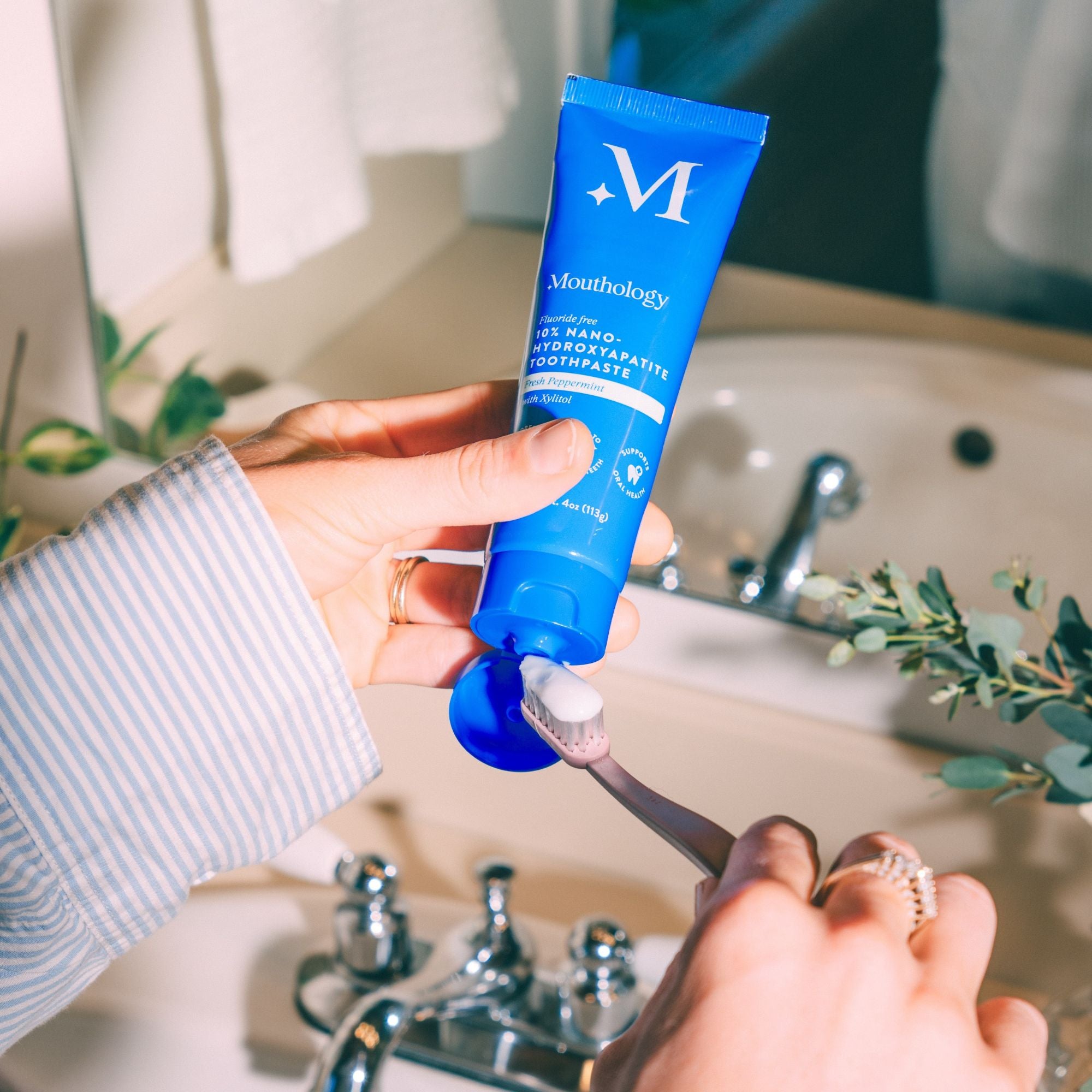 Mouthology 10% Nano-Hydroxyapatite Toothpaste for adults – confident, everyday oral care
(dentist-inspired)